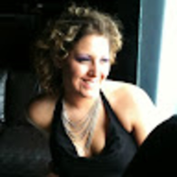 Meet your Posher, Audrey - Picture 1 of 1